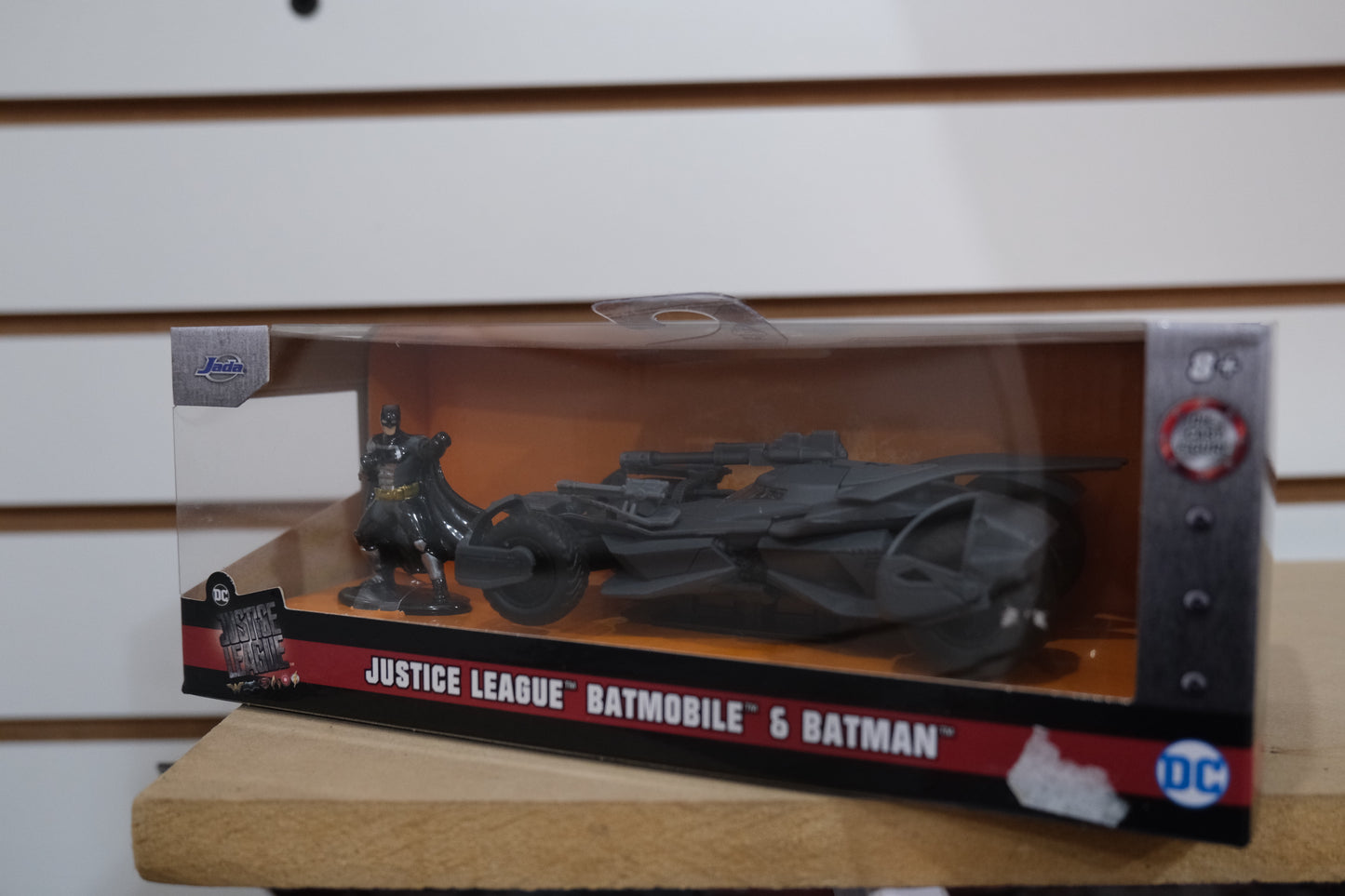 2017 Justice League Batmobile W/ Batman Asorted Jada 1:24