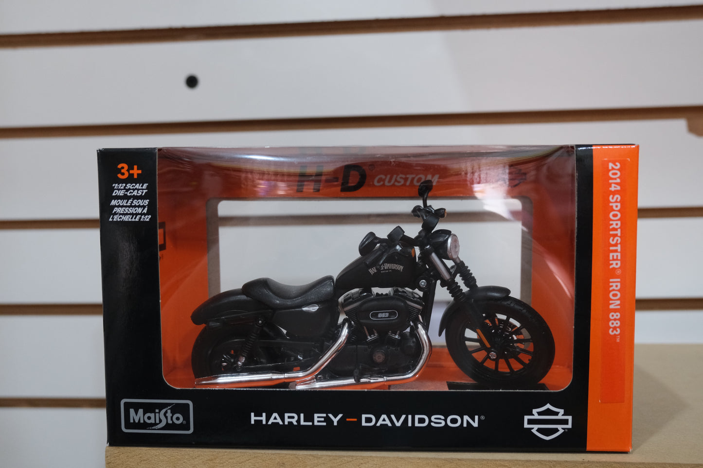 Harley Davidson Sportster 2014 Iron 883 escala 1:12