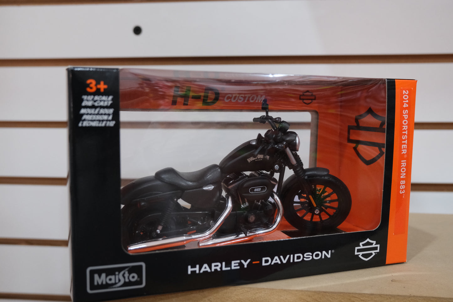 Harley Davidson Sportster 2014 Iron 883 escala 1:12