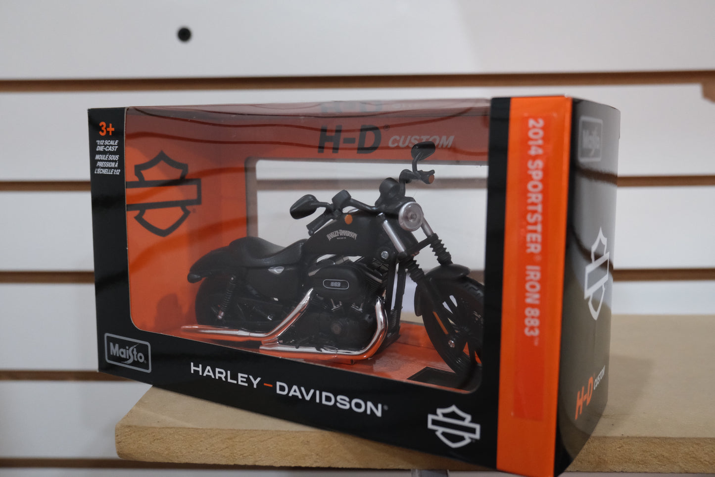 Harley Davidson Sportster 2014 Iron 883 escala 1:12