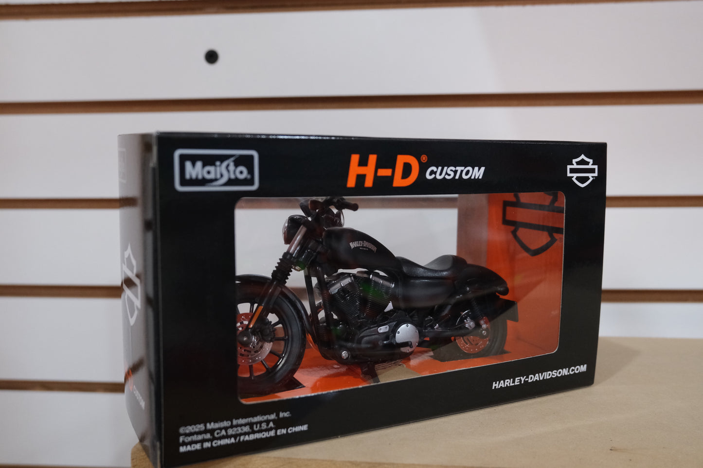Harley Davidson Sportster 2014 Iron 883 escala 1:12