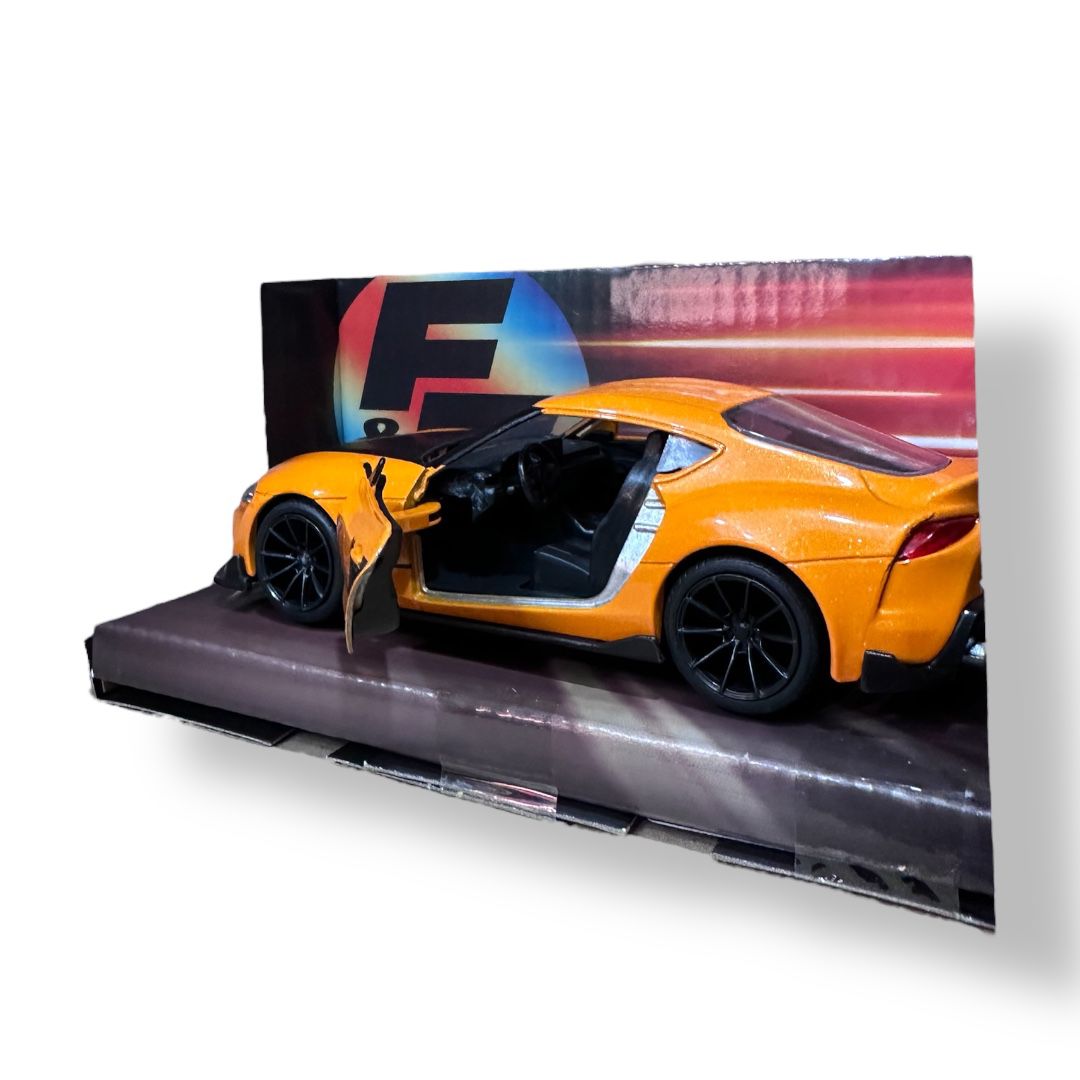Toyota Supra Naranja escala 1:32