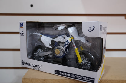 Husqavarna Fs450 Super Moto escala 1:12