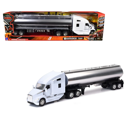 Kenworth T680 Oil Tanker Chrome White escala 1:32