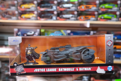 2017 Justice League Batmobile W/ Batman Asorted Jada 1:24