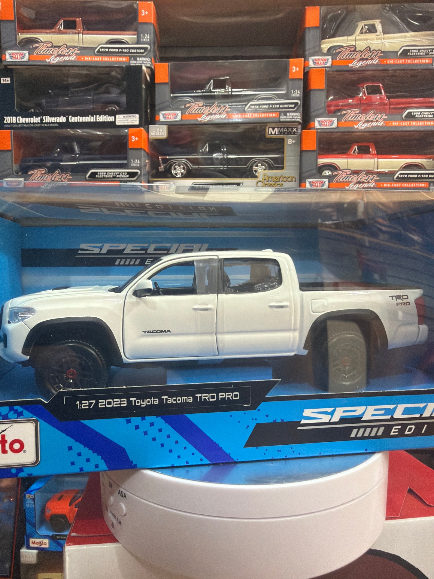 Tacoma Trd Pro 2023 White escala 1:27