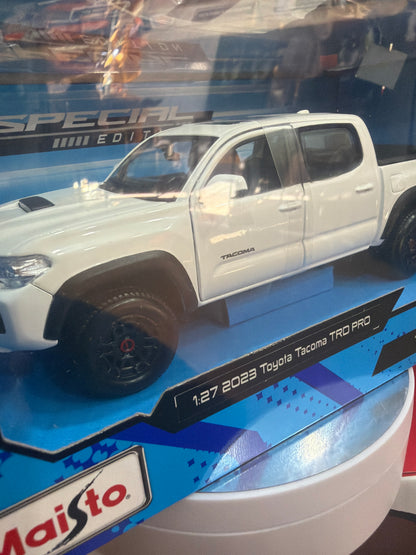 Tacoma Trd Pro 2023 White escala 1:27