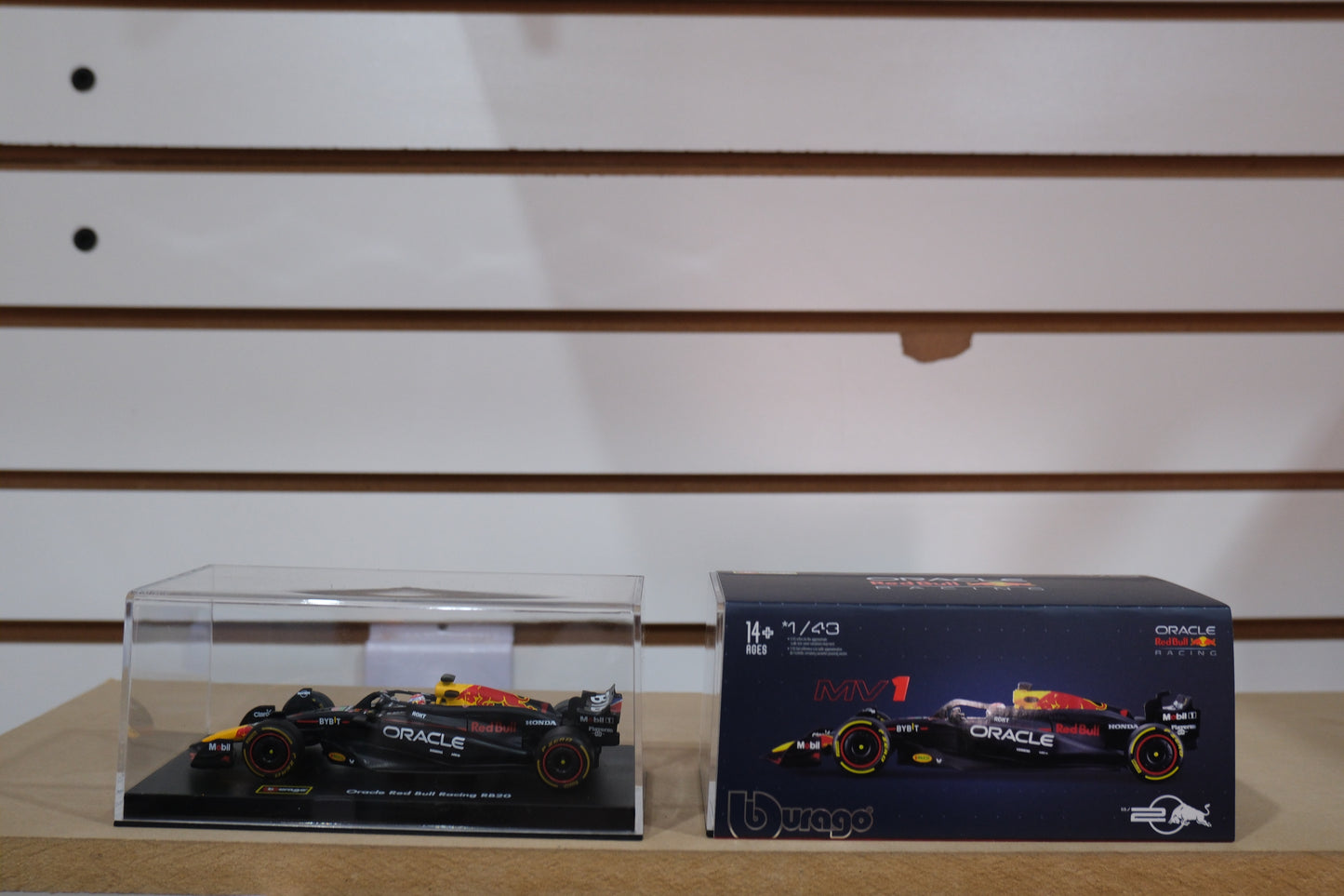 Oracle Red Bull Rb20 #1 Max Verstappen escala 1:43