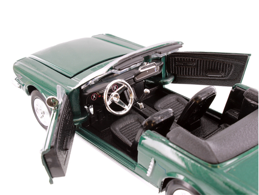 Ford Mustang Combertible Green '1964 1/2 01:24