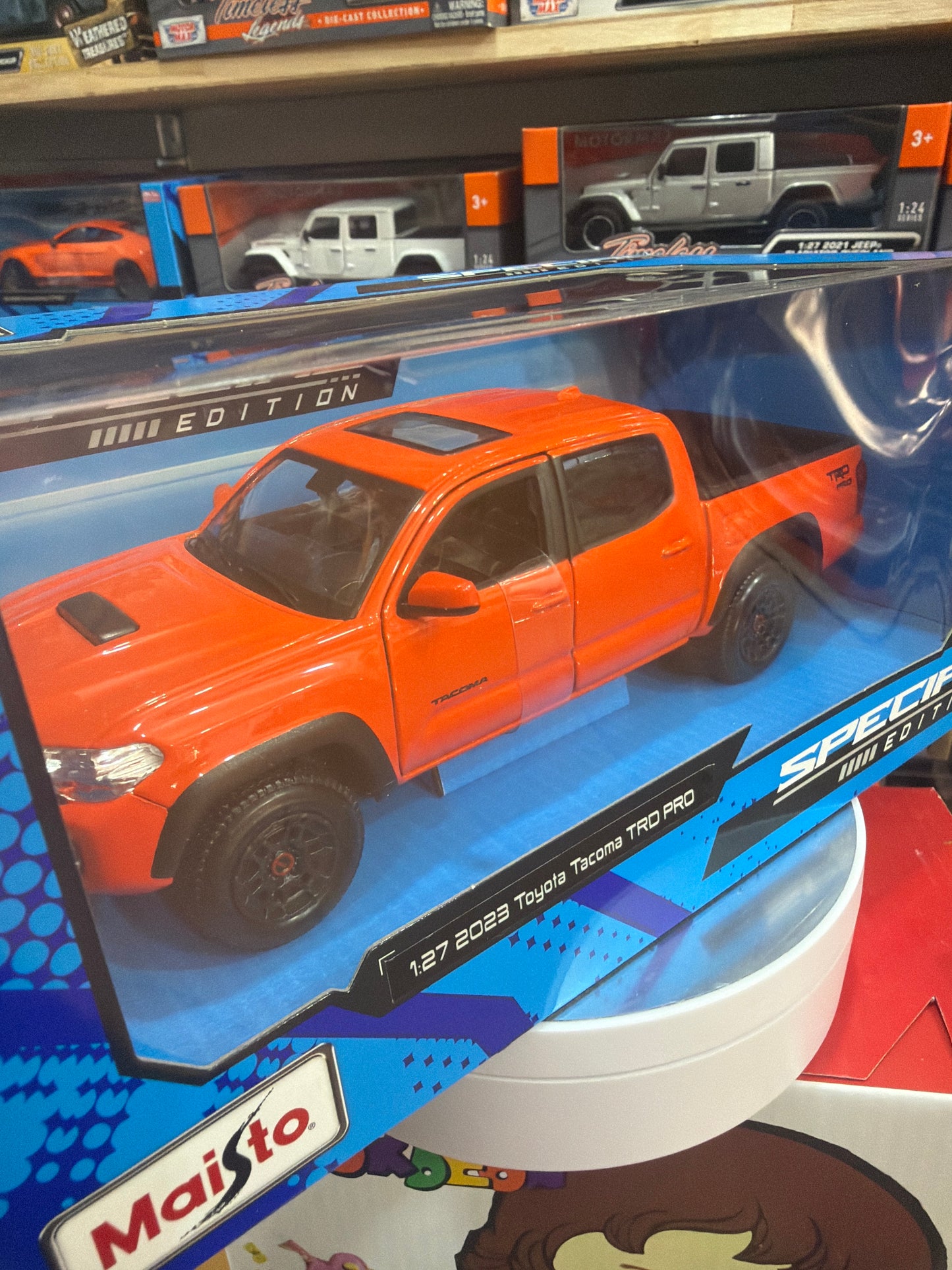 Tacoma Trd Pro 2023 Orange escala 1:27
