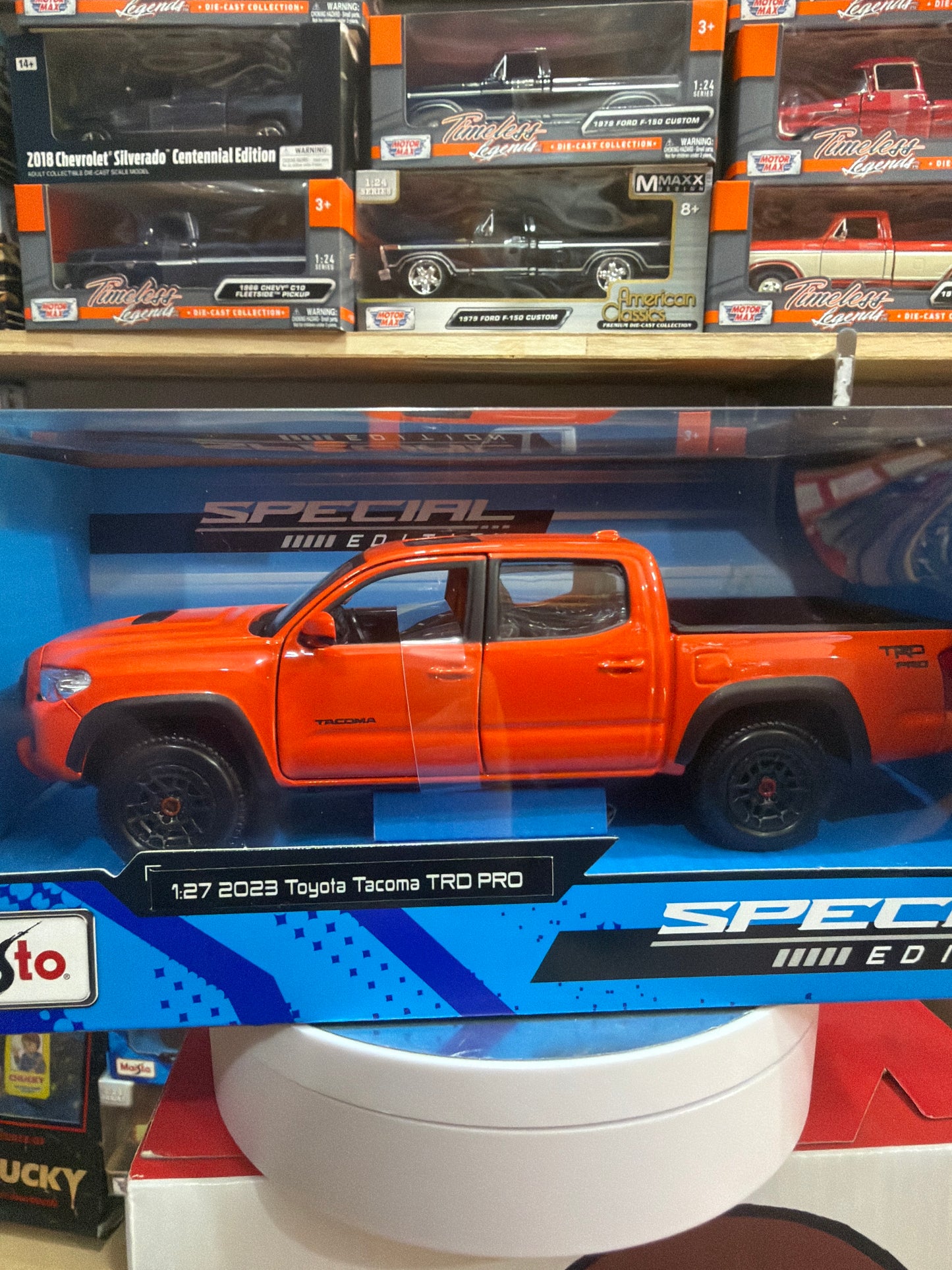 Tacoma Trd Pro 2023 Orange escala 1:27