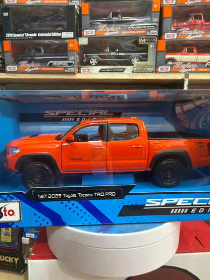 Tacoma Trd Pro 2023 Orange escala 1:27
