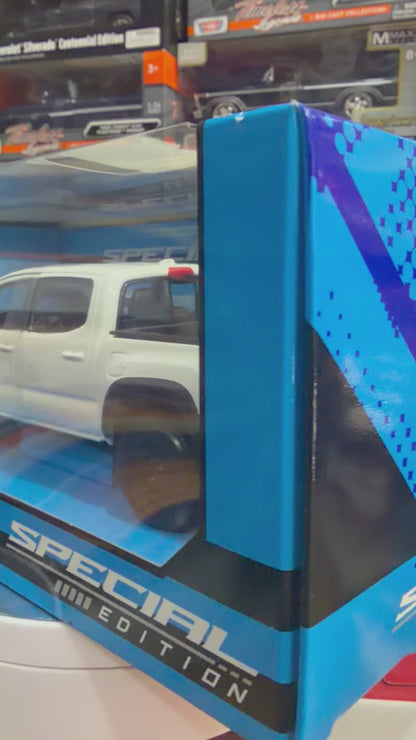 Tacoma Trd Pro 2023 White escala 1:27